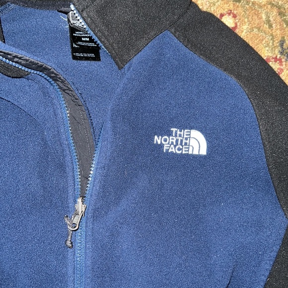 The North Face men’s size medium fleece zip up jacket. Great used condition! - Picture 6 of 6